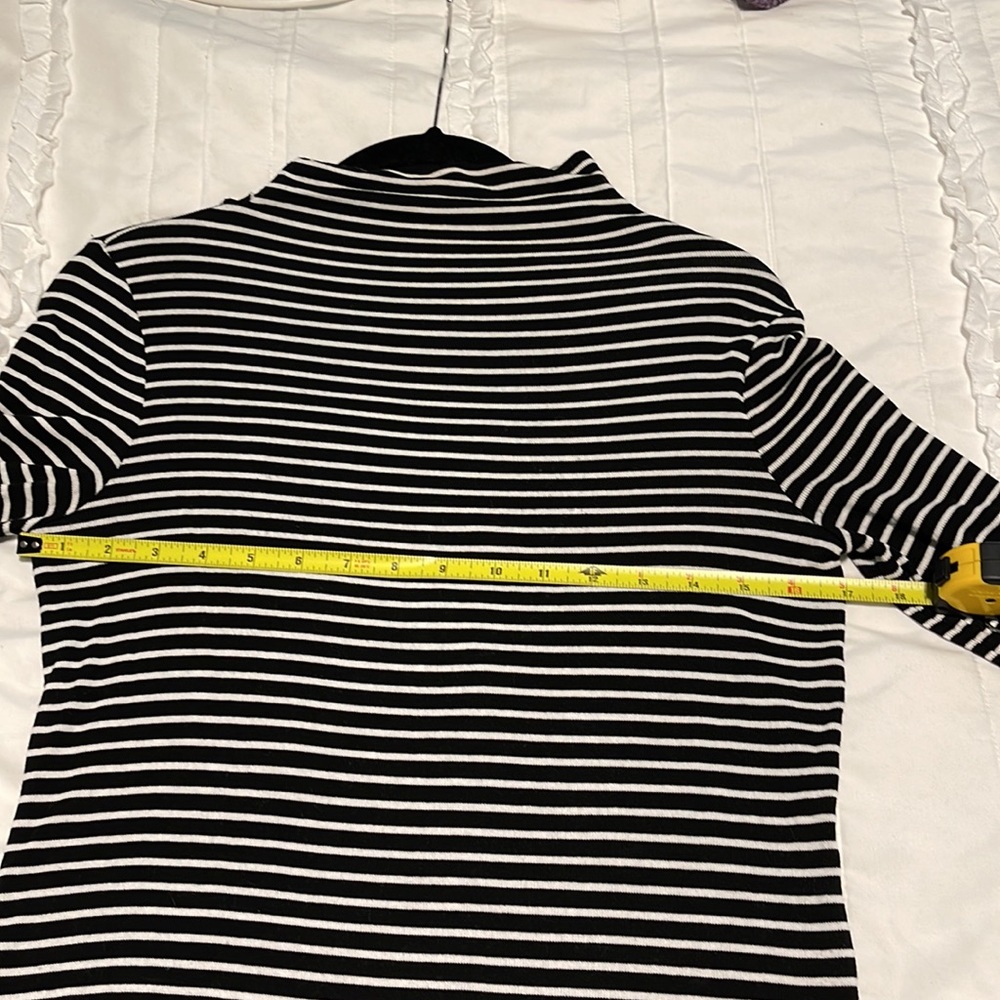EUC Ann Taylor Mock Neck Balloon sleeve Top - Picture 5 of 9